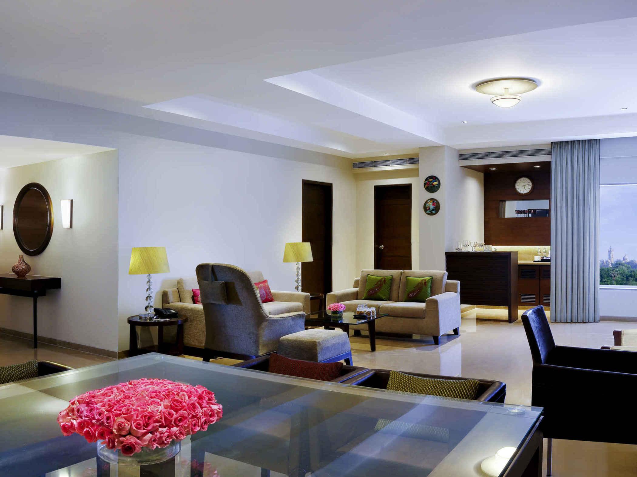 Grand Mercure Vadodara Surya Palace Exterior photo