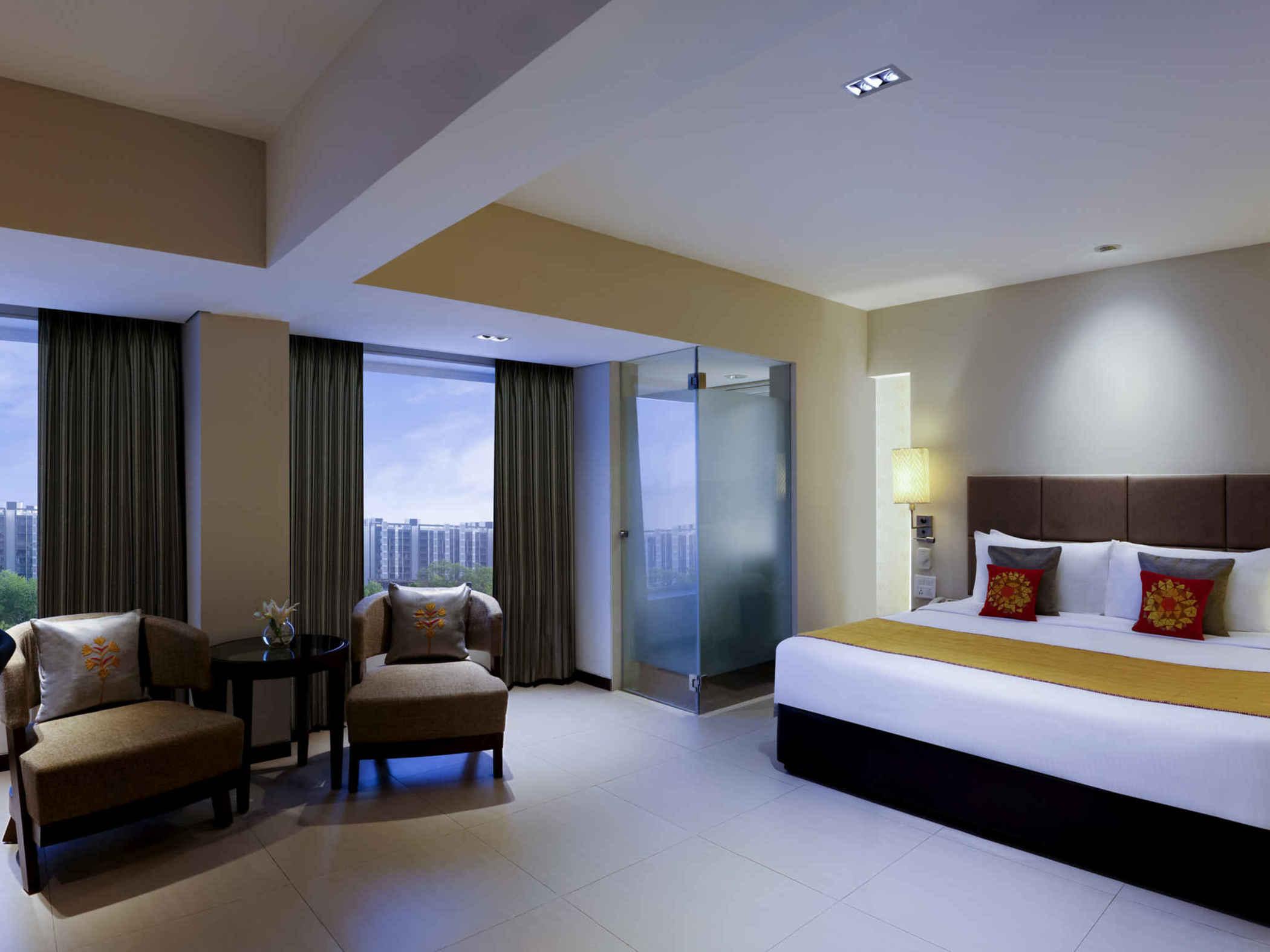 Grand Mercure Vadodara Surya Palace Exterior photo