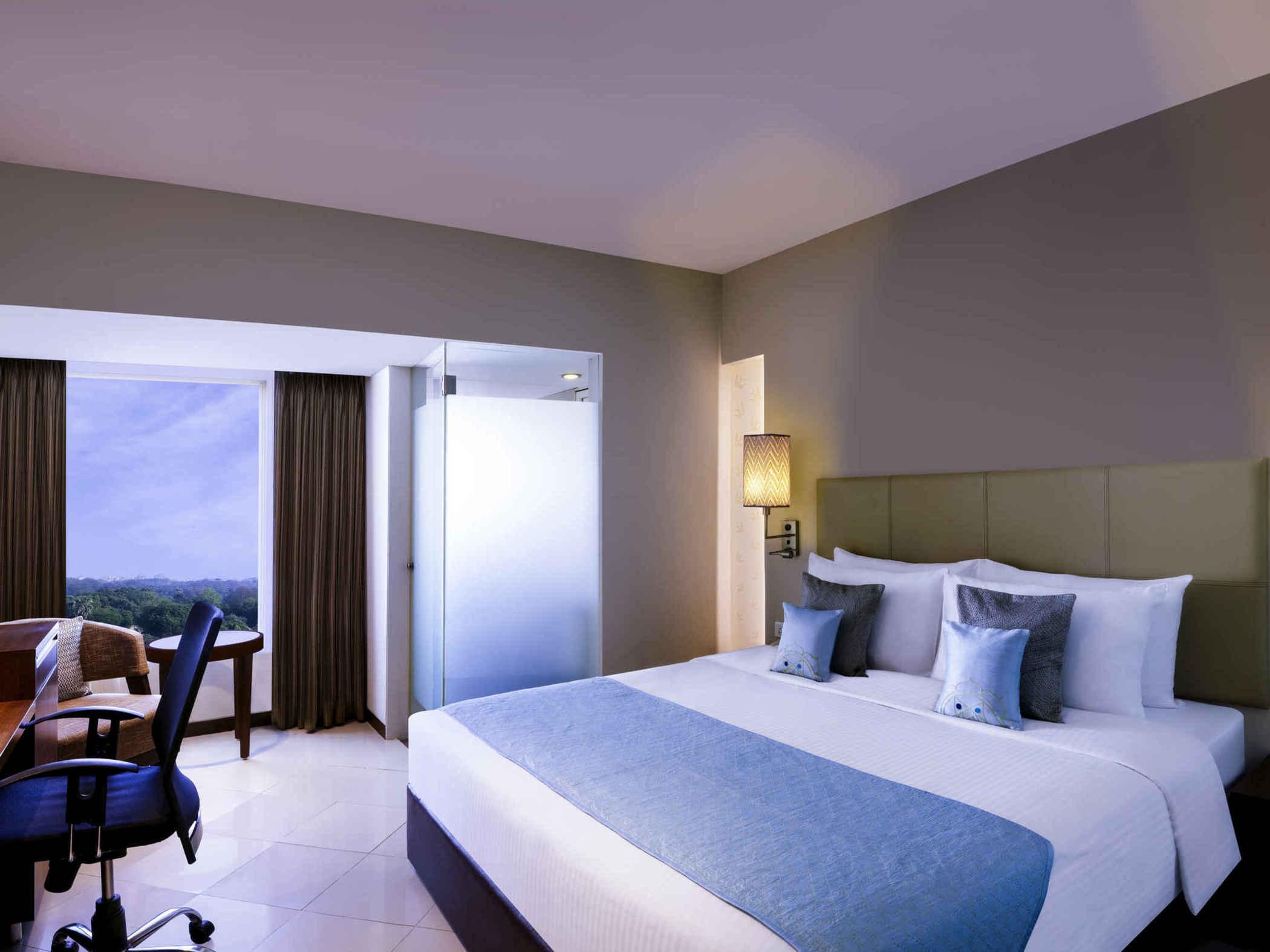 Grand Mercure Vadodara Surya Palace Exterior photo