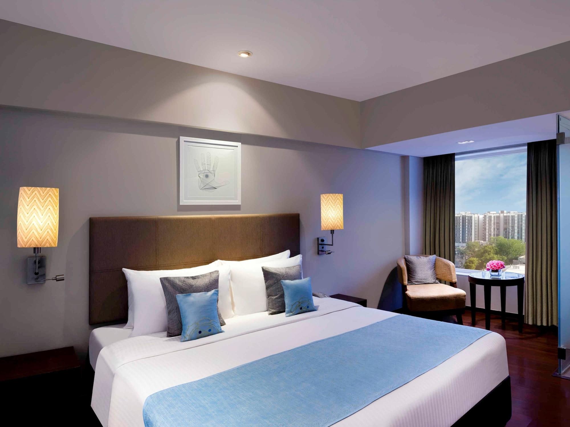 Grand Mercure Vadodara Surya Palace Exterior photo
