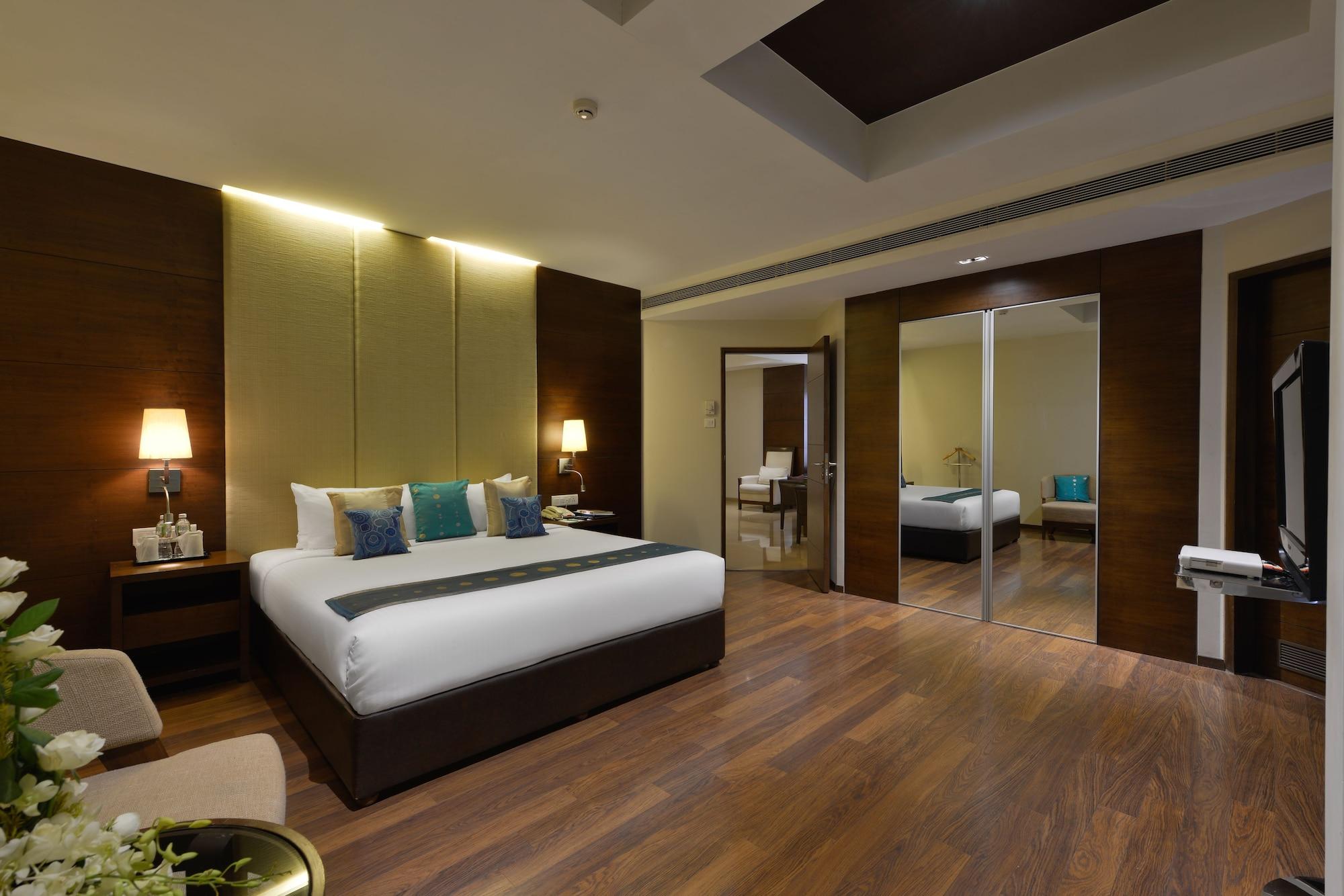 Grand Mercure Vadodara Surya Palace Exterior photo