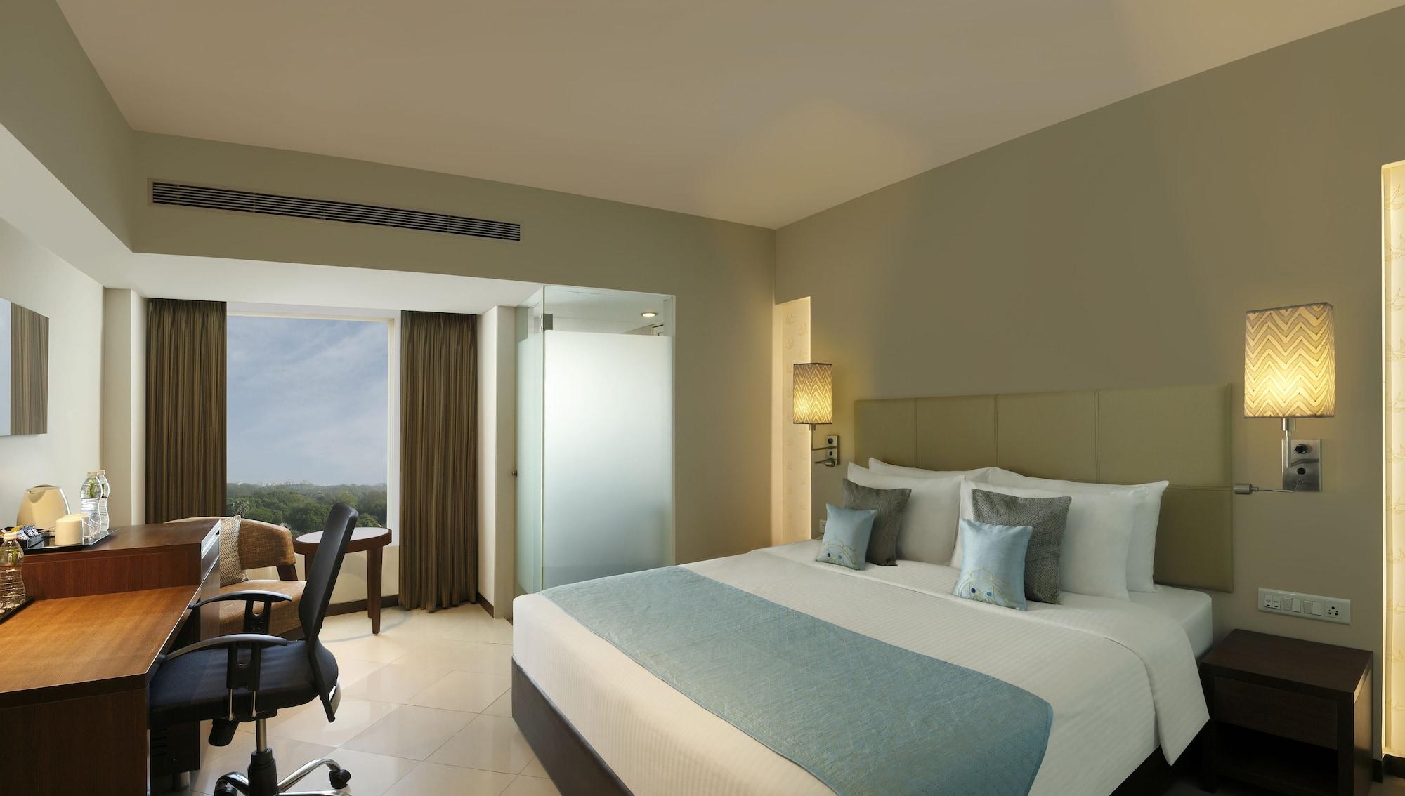 Grand Mercure Vadodara Surya Palace Exterior photo