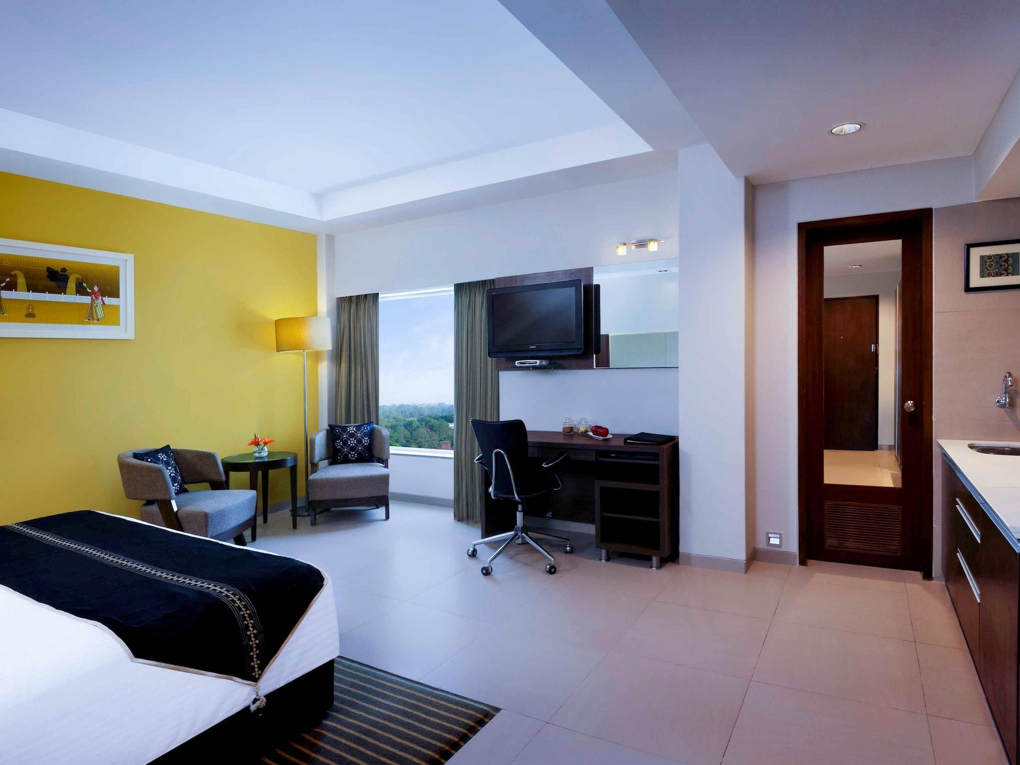 Grand Mercure Vadodara Surya Palace Exterior photo