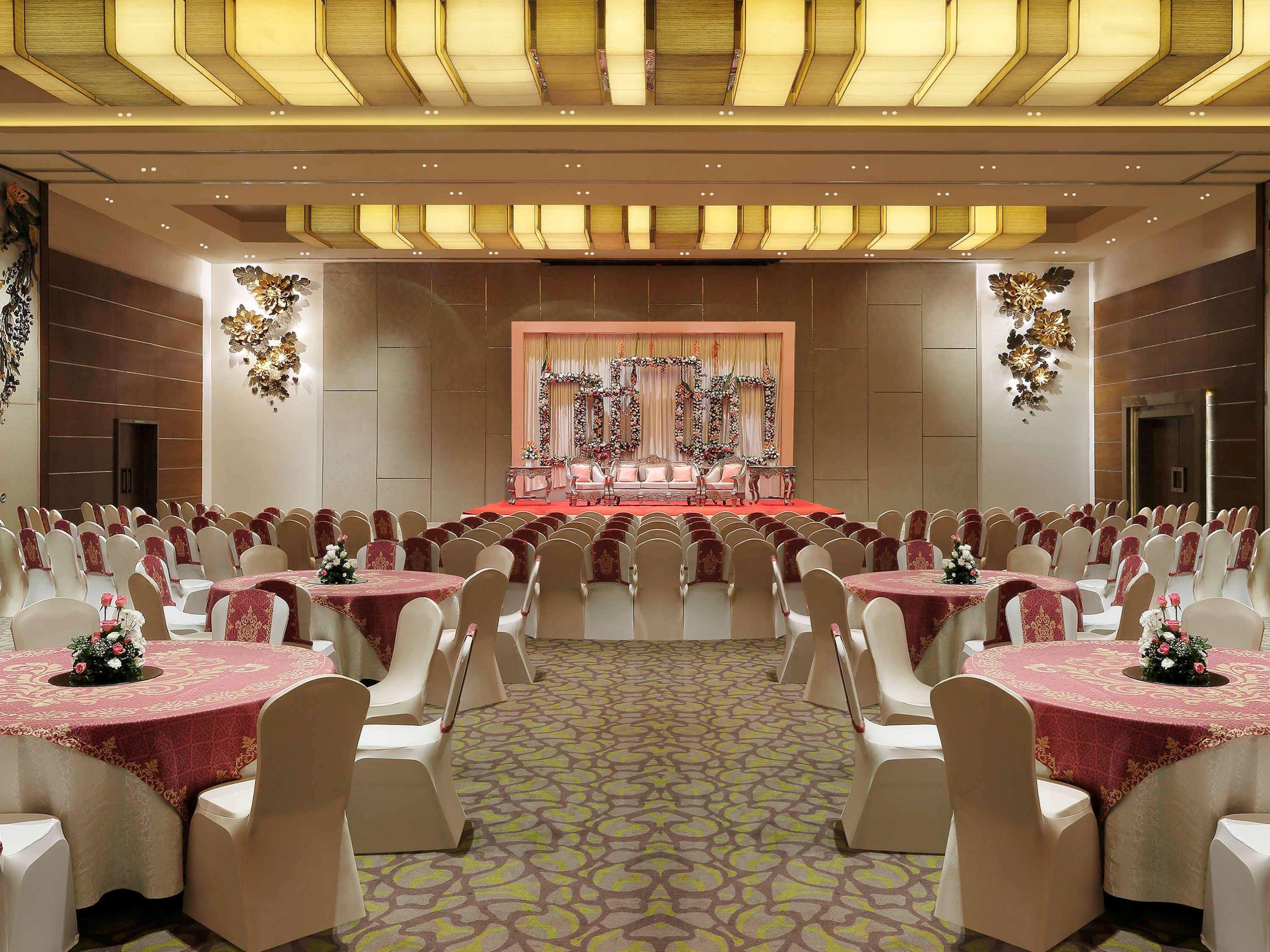 Grand Mercure Vadodara Surya Palace Exterior photo