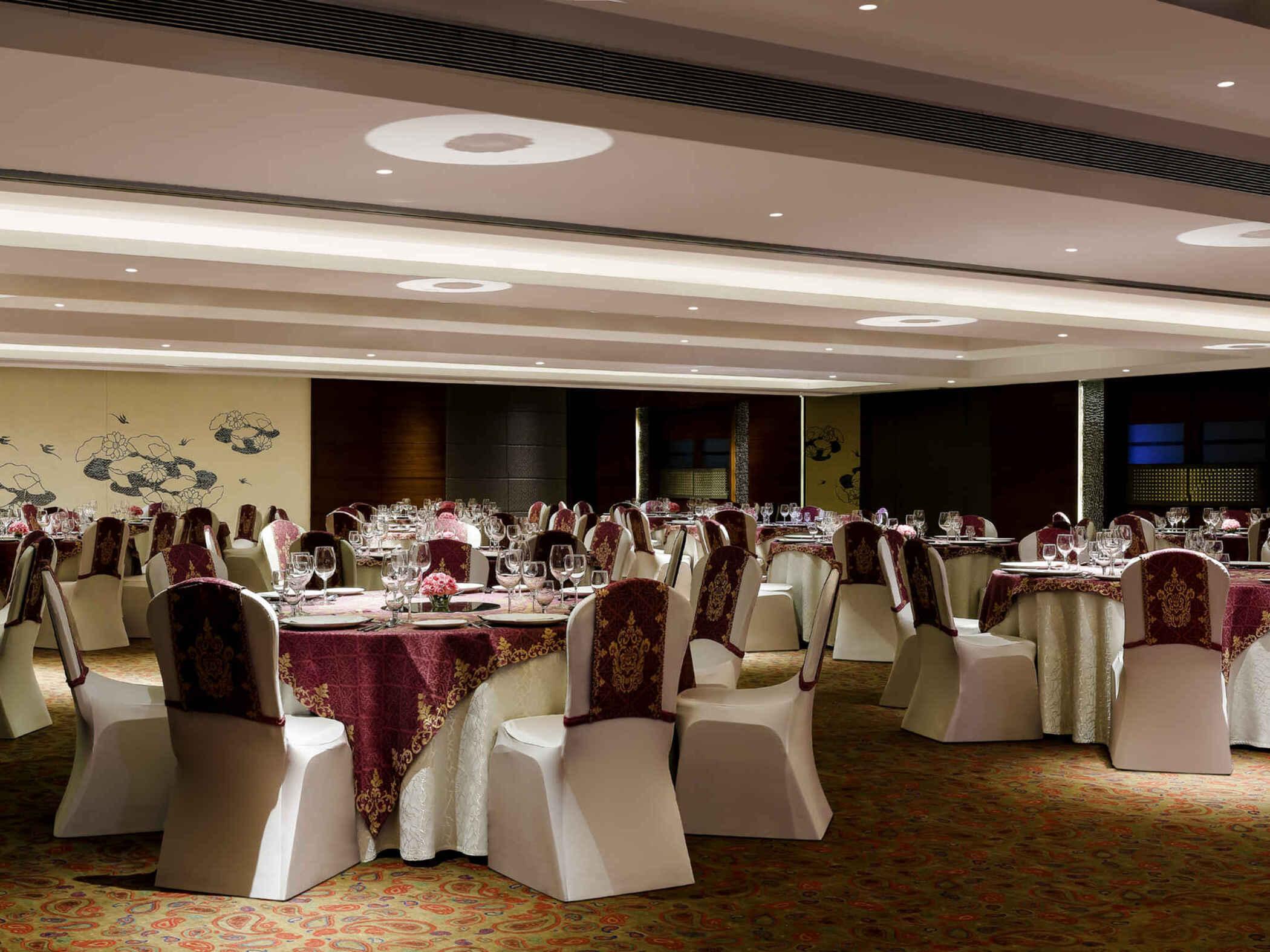 Grand Mercure Vadodara Surya Palace Exterior photo