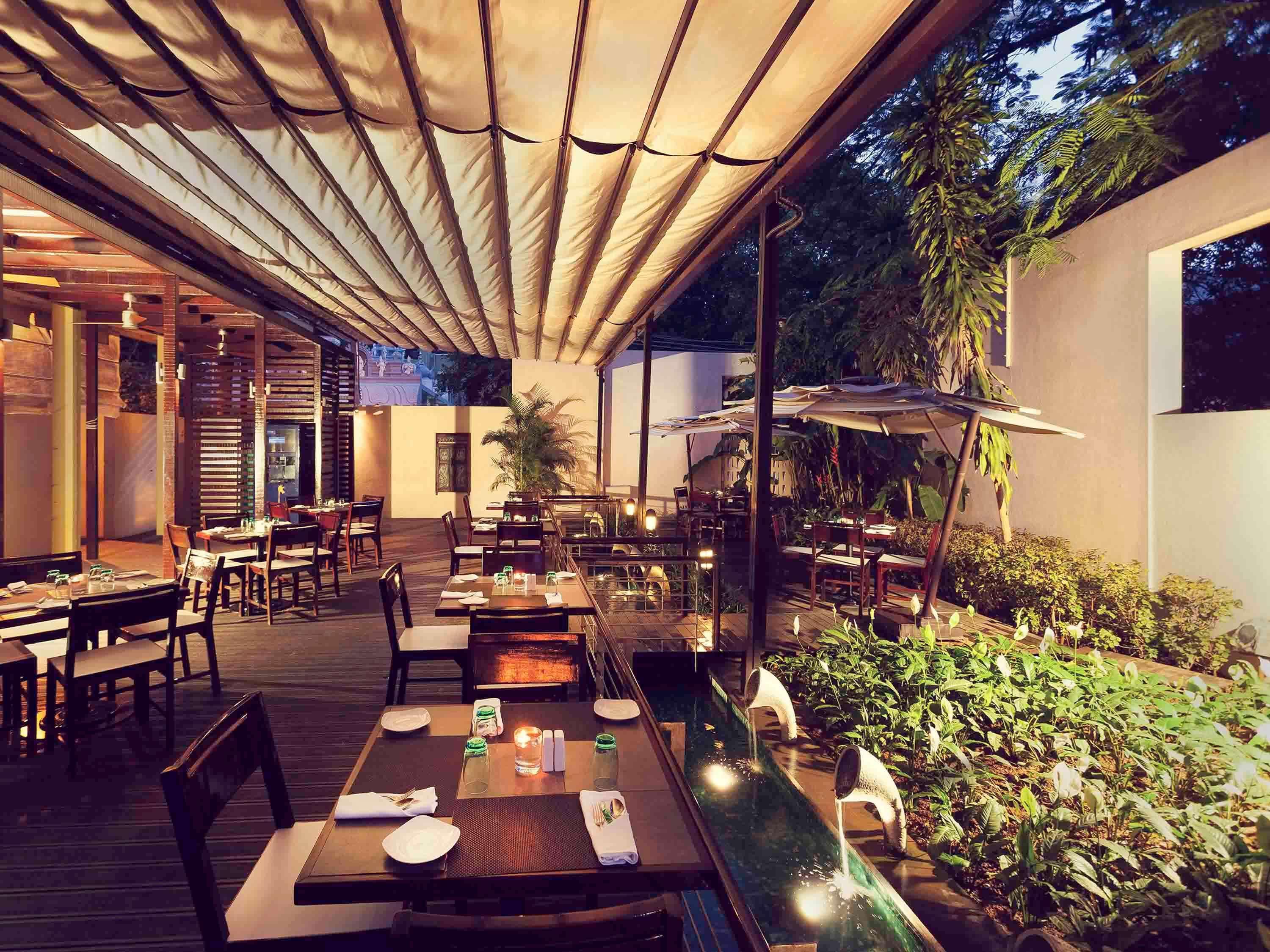 Grand Mercure Vadodara Surya Palace Exterior photo