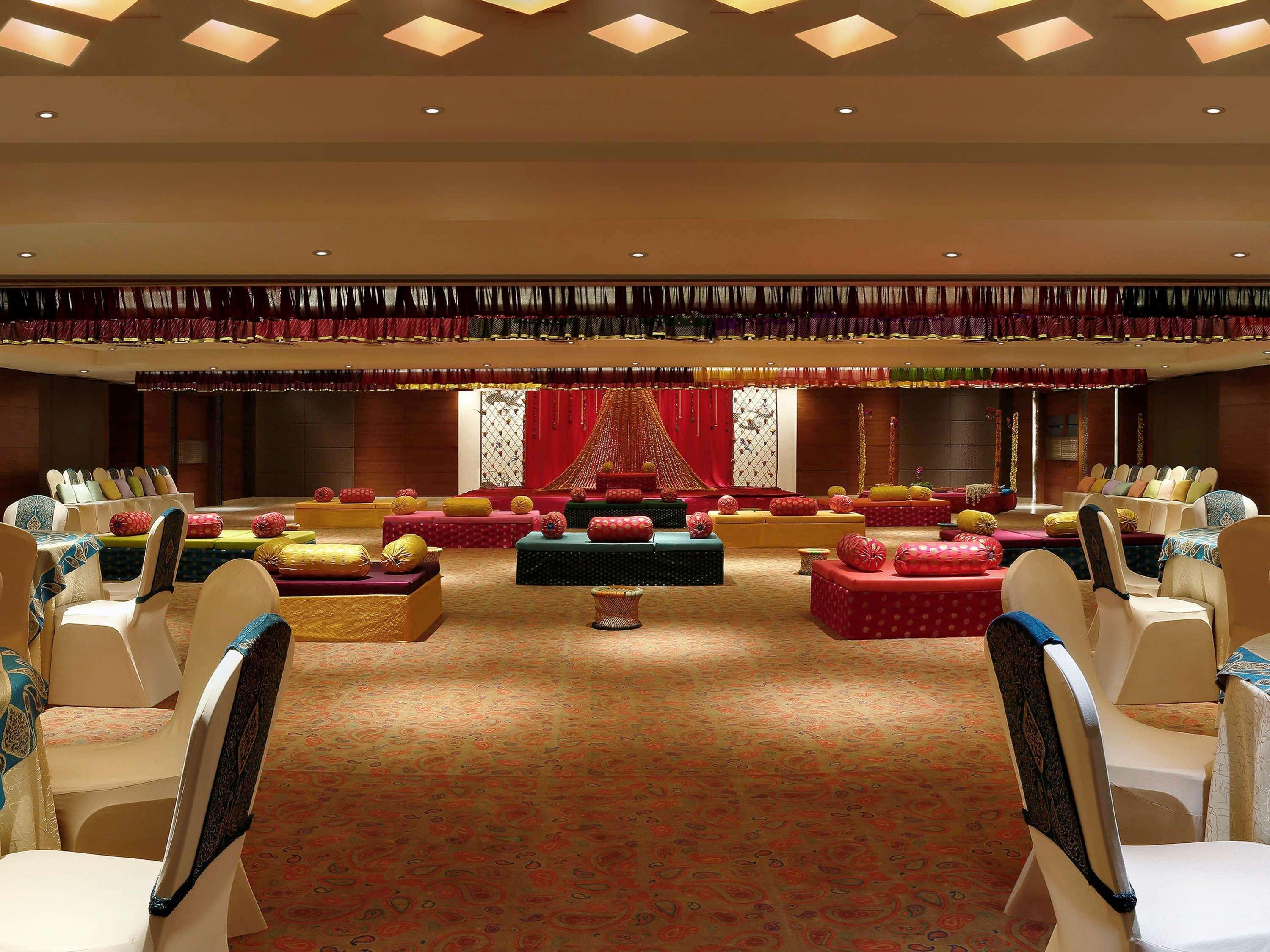 Grand Mercure Vadodara Surya Palace Exterior photo