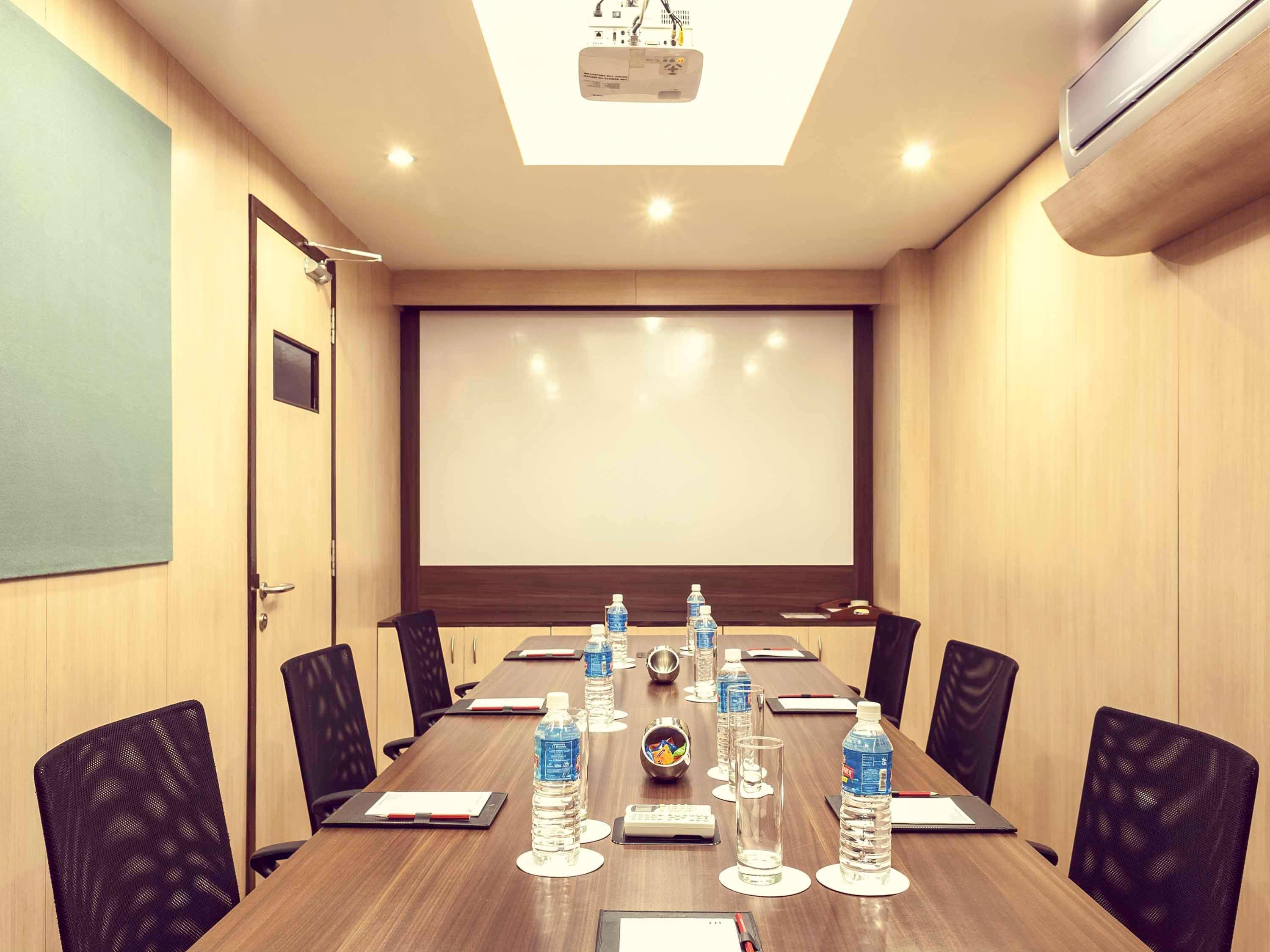 Grand Mercure Vadodara Surya Palace Exterior photo