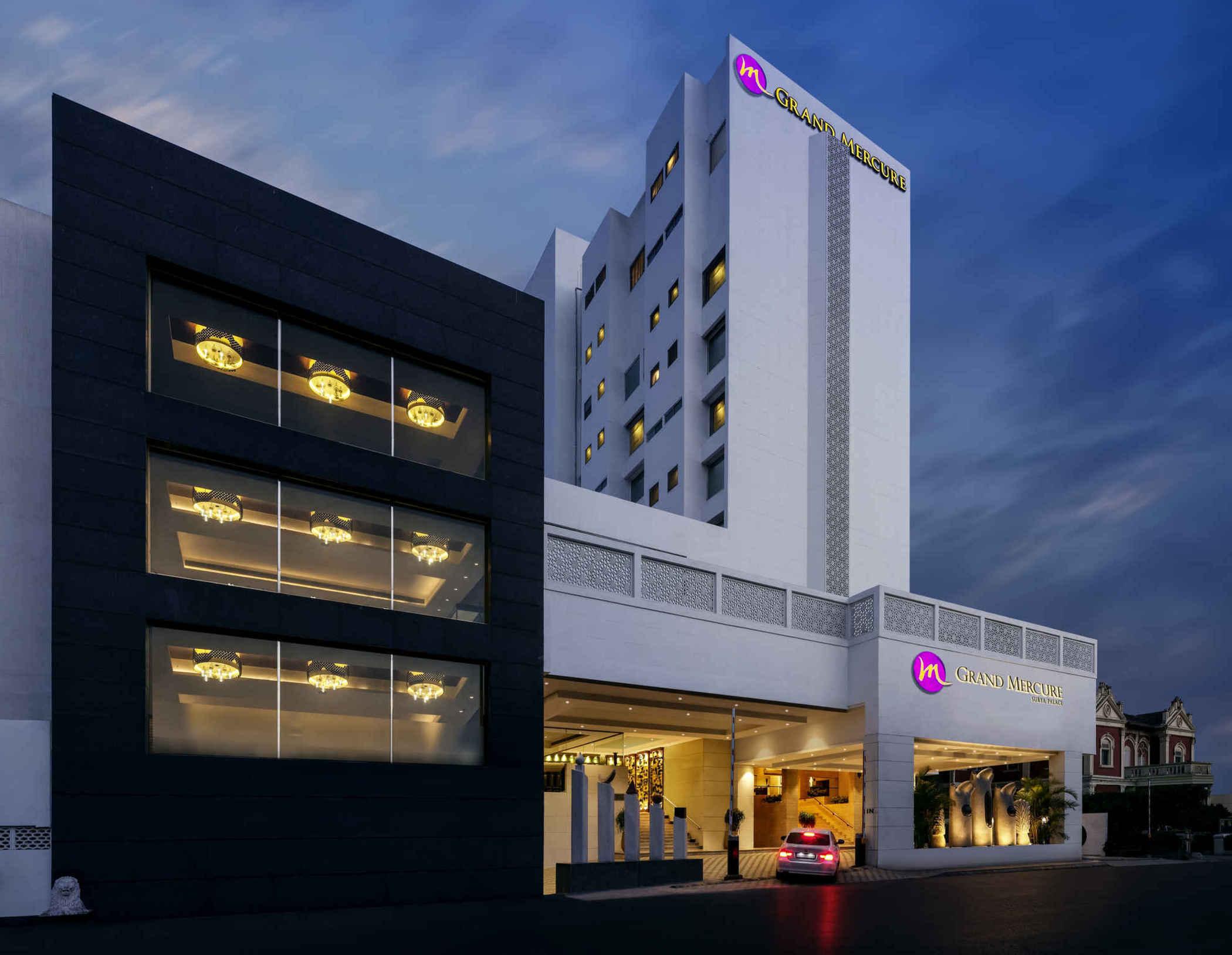 Grand Mercure Vadodara Surya Palace Exterior photo