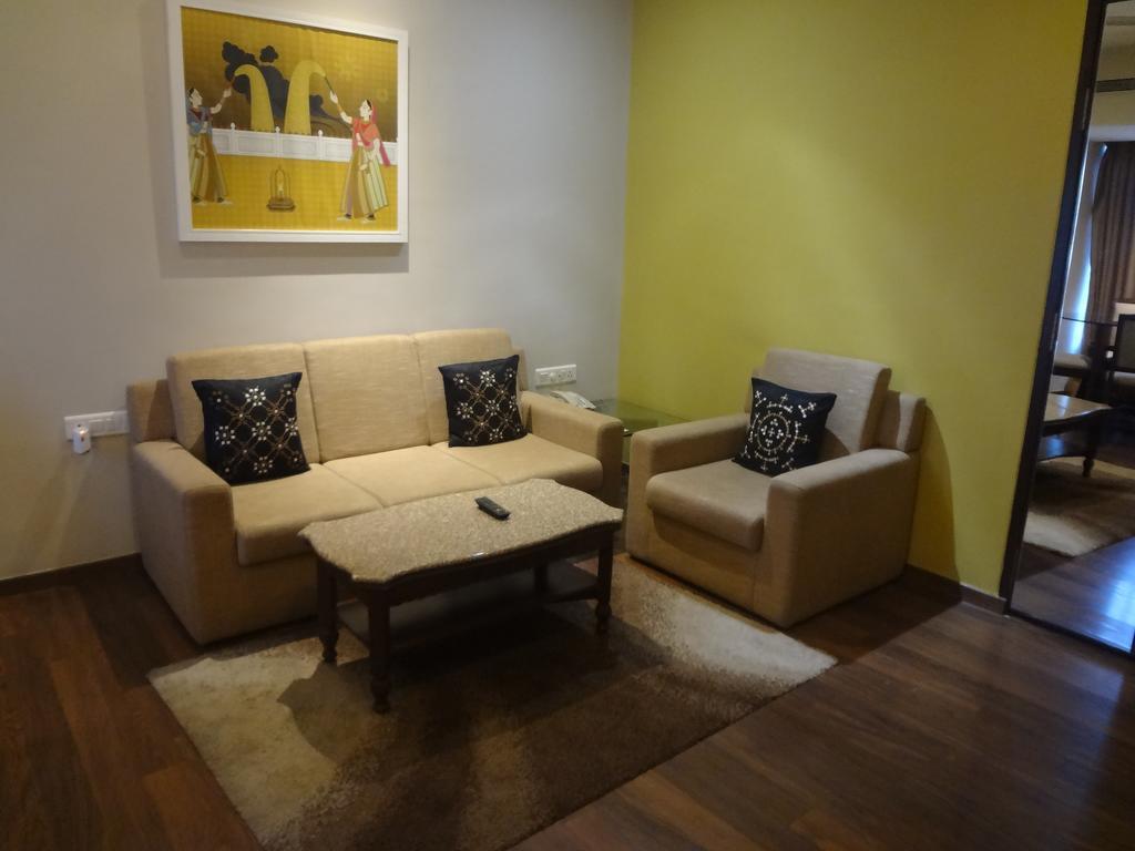 Grand Mercure Vadodara Surya Palace Exterior photo