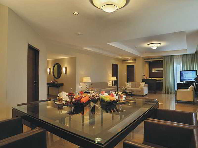 Grand Mercure Vadodara Surya Palace Room photo
