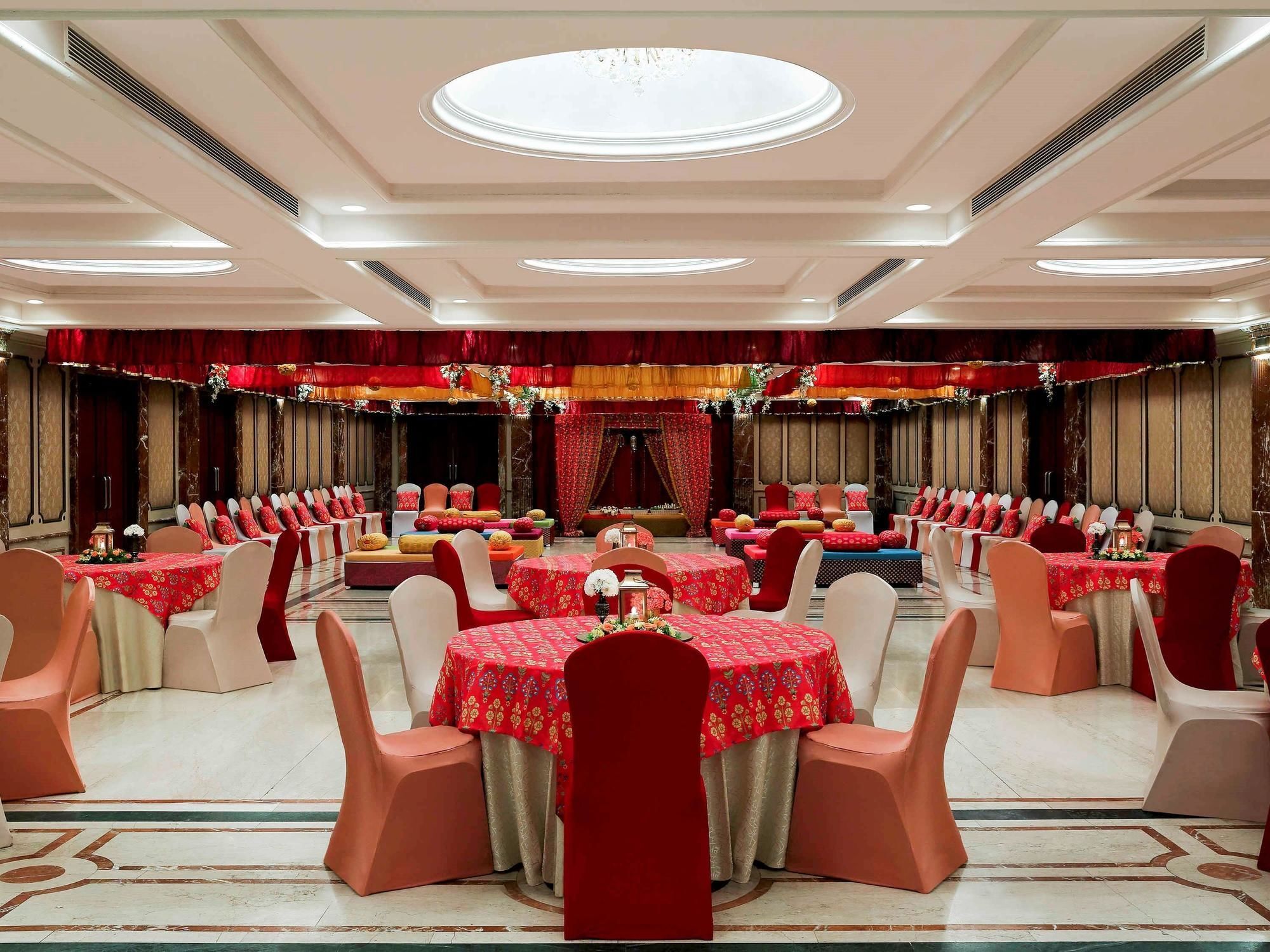 Grand Mercure Vadodara Surya Palace Exterior photo