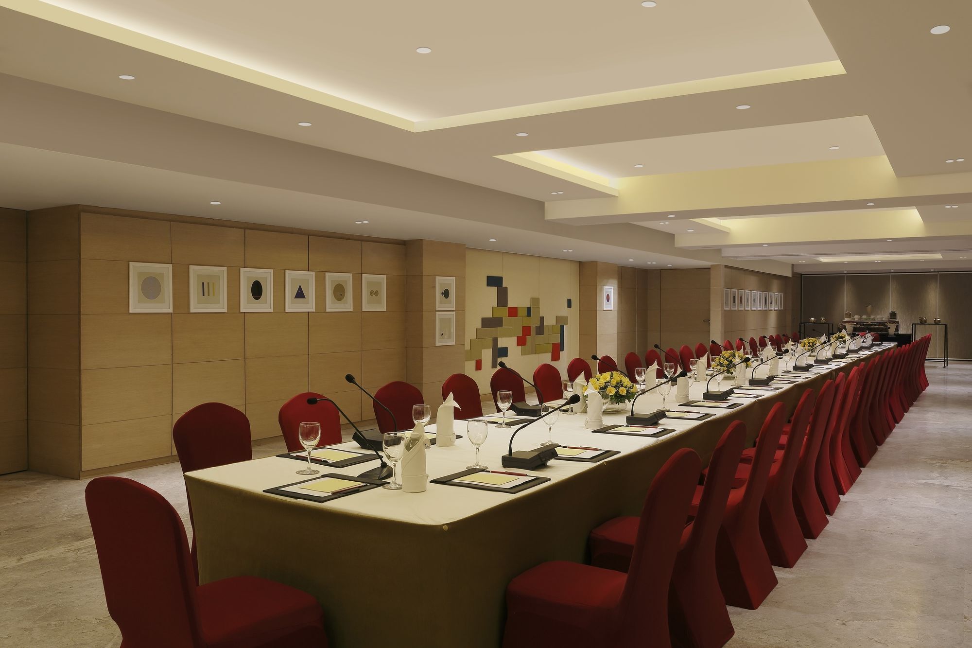 Grand Mercure Vadodara Surya Palace Exterior photo