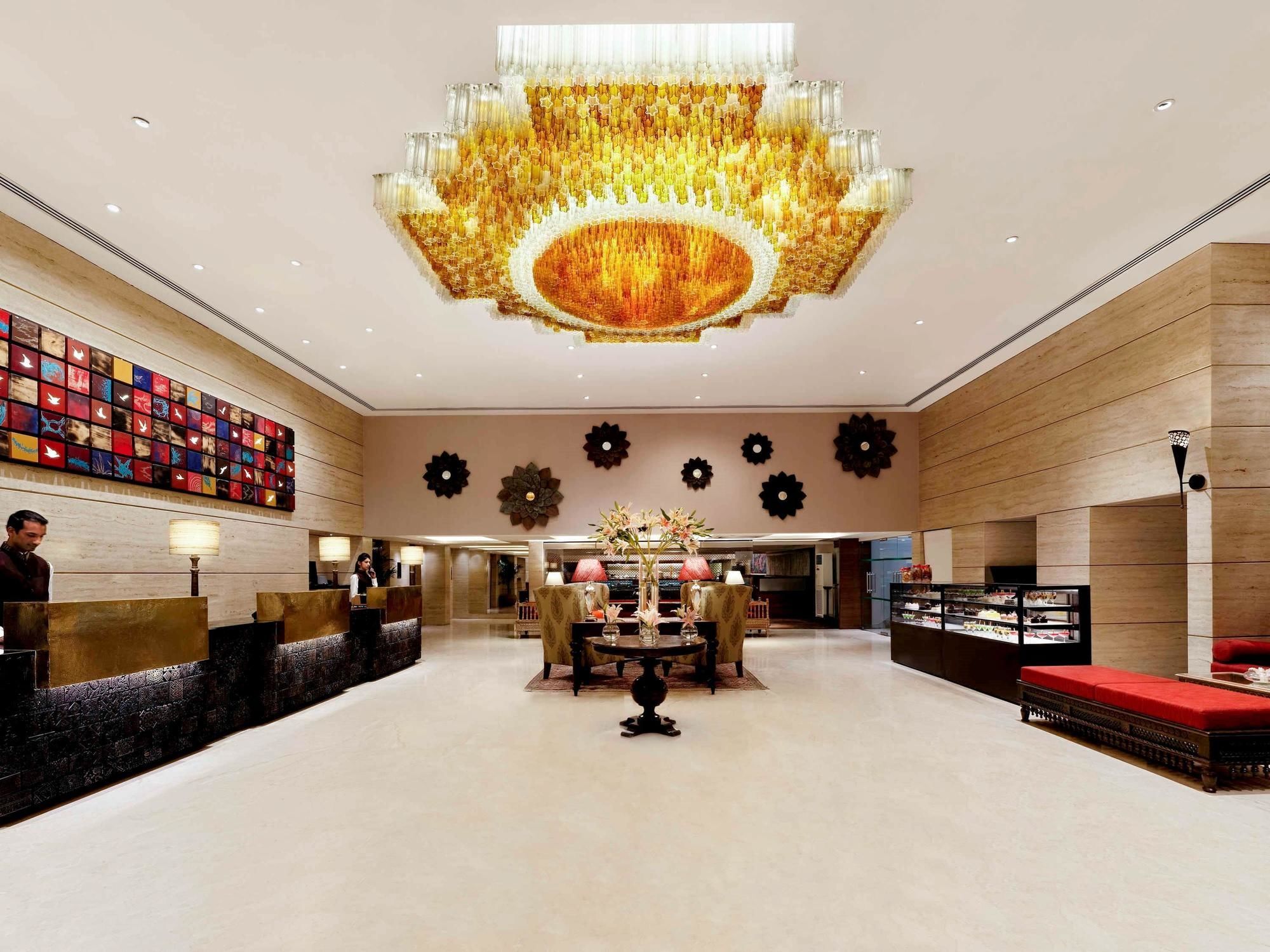 Grand Mercure Vadodara Surya Palace Exterior photo