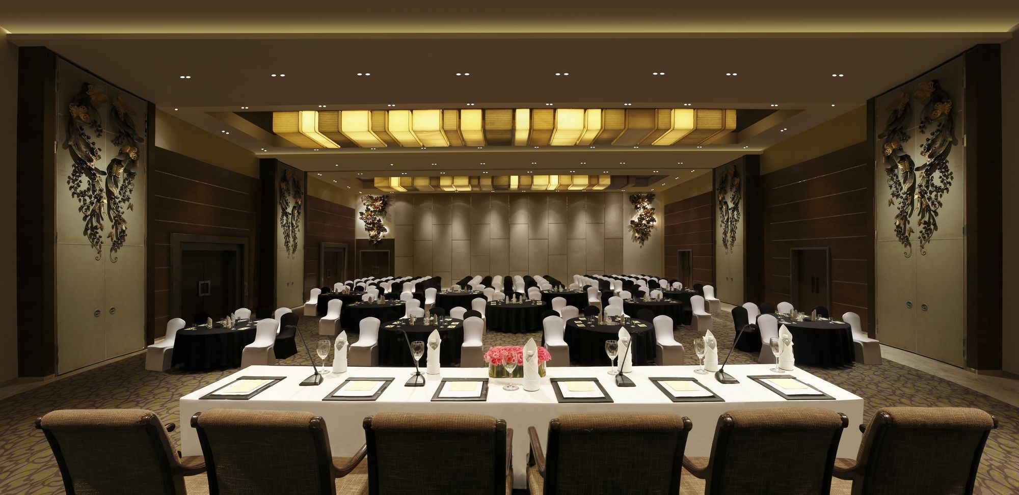Grand Mercure Vadodara Surya Palace Exterior photo